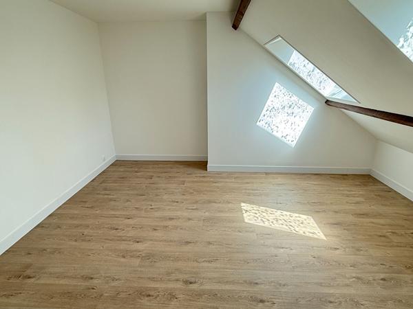 A LOUER - appartement F2 - Hyper Centre - dernier étage - refait à neuf
