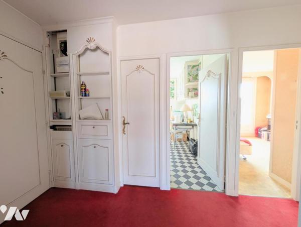 Appartement T2 avec balcon - Stationnement - Cave 