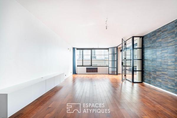 Loft à l’esprit industriel dans une ancienne manufacture des années 1930.