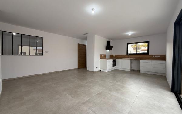 Maison à louer    5 pièces •  Marquixanes