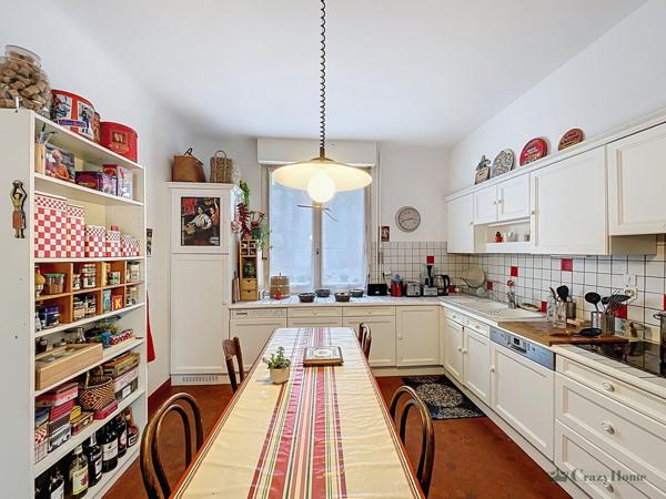 Appartement
                                                                                                                                                                                                                                                                                                                        5 pièce(s)                                                                                                                                                                                                          3 chambre(s)                                                                                                                                                                                                          136.68  m²