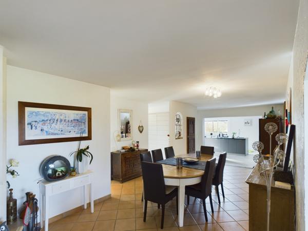 Maison 14 pièce(s) 9 chambre(s) 375 m²