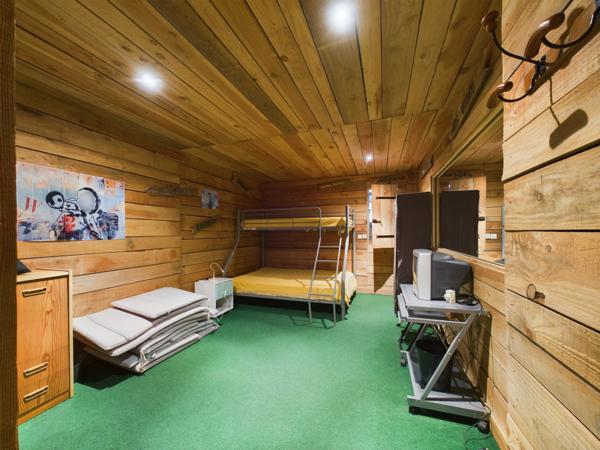 Maison 14 pièce(s) 9 chambre(s) 375 m²