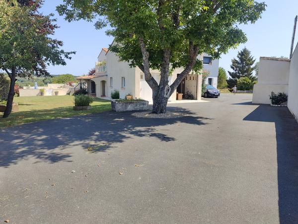 Maison 14 pièce(s) 9 chambre(s) 375 m²