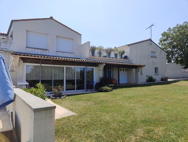 Maison 14 pièce(s) 9 chambre(s) 375 m²