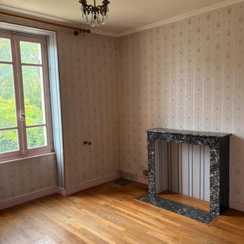 BELLE CAMPAGNE - FONTAINE - maison de village  107m2 - 2 garages - hangar - terrain 978m2