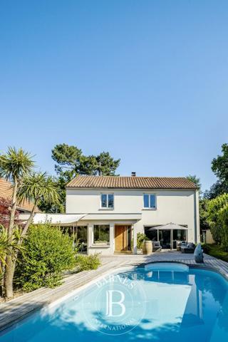 Pessac, Maison 5 Chambres -  227 m² à vendre