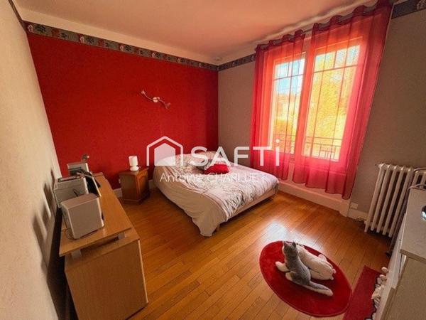 PERLE RARE EN CENTRE VILLE DE CHÂTILLON-SUR-INDRE ! 206 m² – 6 chambres – Beaux volumes – Terrain  2152 m²