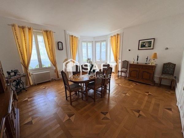 PERLE RARE EN CENTRE VILLE DE CHÂTILLON-SUR-INDRE ! 206 m² – 6 chambres – Beaux volumes – Terrain  2152 m²
