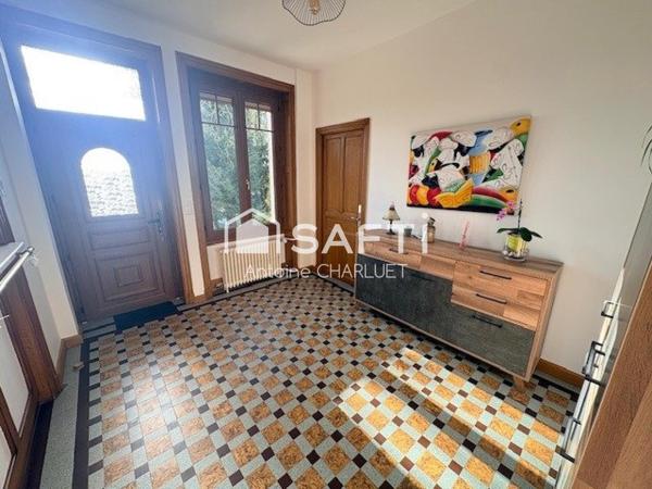 PERLE RARE EN CENTRE VILLE DE CHÂTILLON-SUR-INDRE ! 206 m² – 6 chambres – Beaux volumes – Terrain  2152 m²
