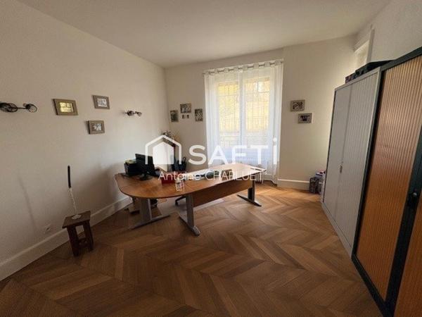 PERLE RARE EN CENTRE VILLE DE CHÂTILLON-SUR-INDRE ! 206 m² – 6 chambres – Beaux volumes – Terrain  2152 m²