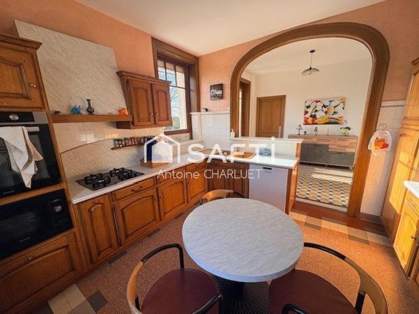 PERLE RARE EN CENTRE VILLE DE CHÂTILLON-SUR-INDRE ! 206 m² – 6 chambres – Beaux volumes – Terrain  2152 m²