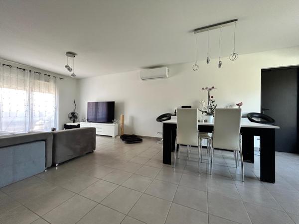 Maison individuelle 4 pièces 100 m² piscine et garage.