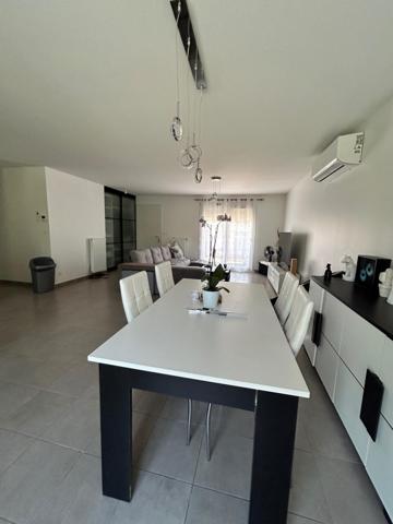 Maison individuelle 4 pièces 100 m² piscine et garage.