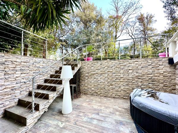 MARSEILLE 9EME, T5 de 174m2 +2 Terrasses + 500m2 de Jardin+ Place de Parking