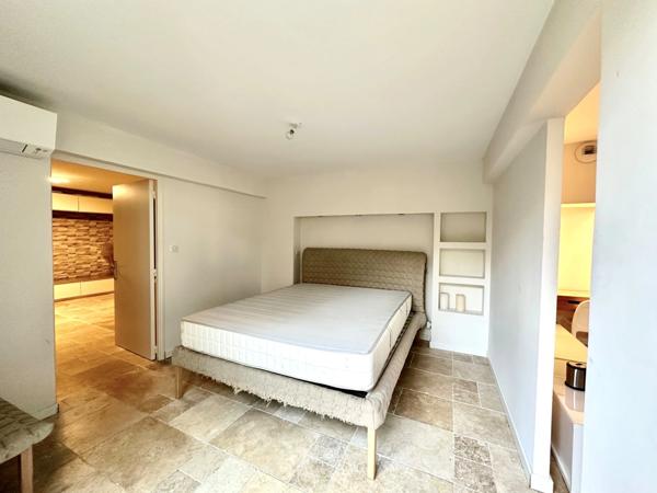 MARSEILLE 9EME, T5 de 174m2 +2 Terrasses + 500m2 de Jardin+ Place de Parking