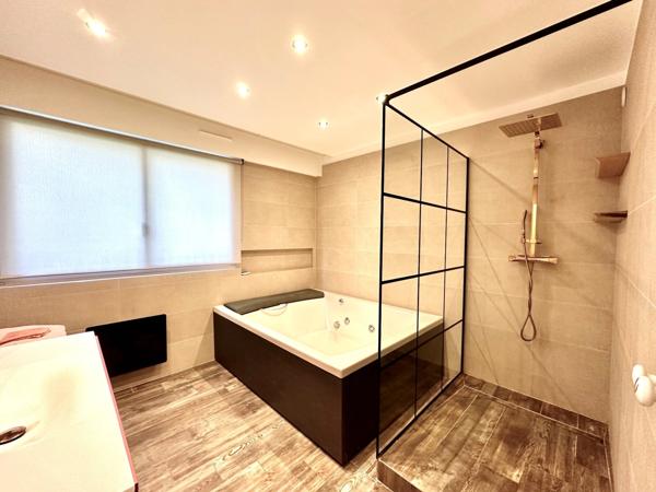 MARSEILLE 9EME, T5 de 174m2 +2 Terrasses + 500m2 de Jardin+ Place de Parking