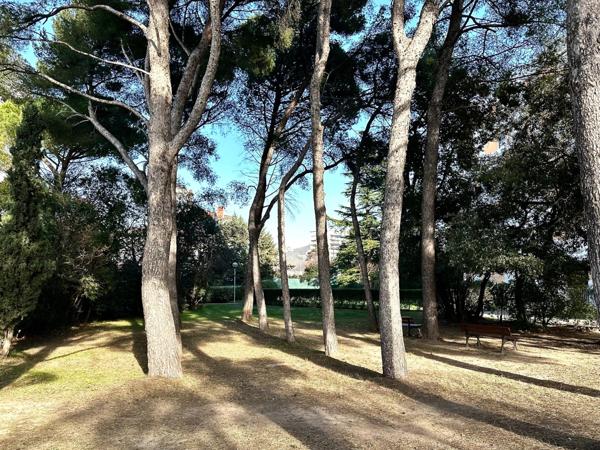 MARSEILLE 9EME, T5 de 174m2 +2 Terrasses + 500m2 de Jardin+ Place de Parking