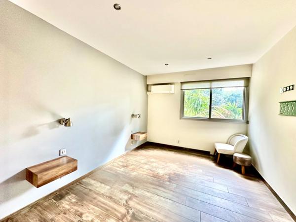 MARSEILLE 9EME, T5 de 174m2 +2 Terrasses + 500m2 de Jardin+ Place de Parking