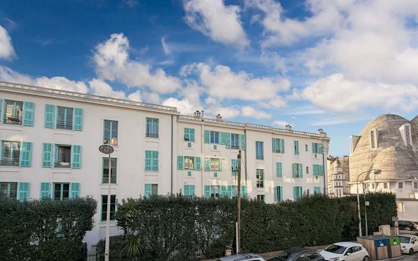 Appartement à vendre    3 pièces • 77 m2 Nice