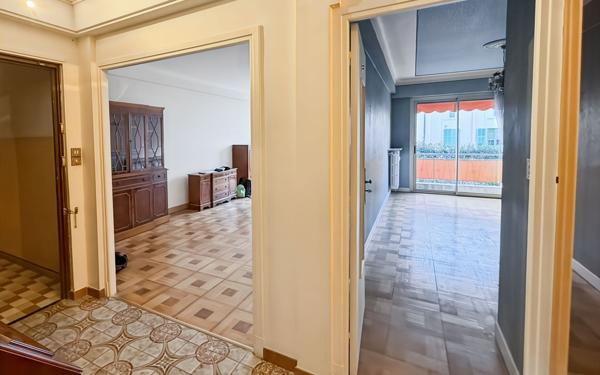 Appartement à vendre    3 pièces • 77 m2 Nice