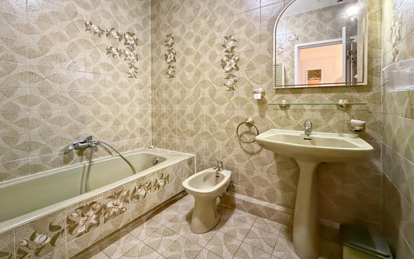 Appartement à vendre    3 pièces • 77 m2 Nice