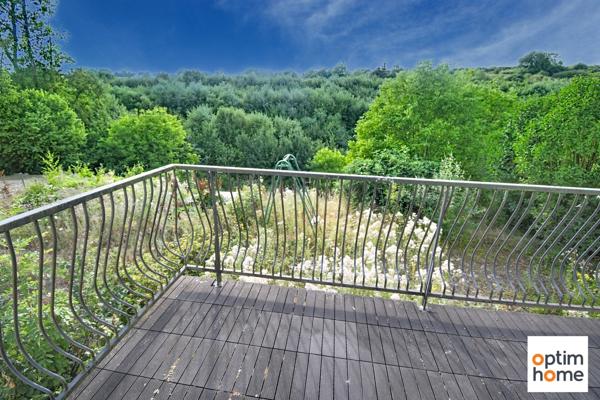 MAISON DE PLAIN PIED SURELEVE - VUE DEGAGEE - TERRAIN 12 ARES 37