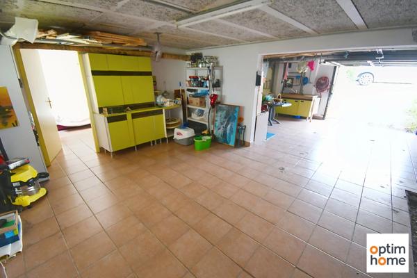MAISON DE PLAIN PIED SURELEVE - VUE DEGAGEE - TERRAIN 12 ARES 37