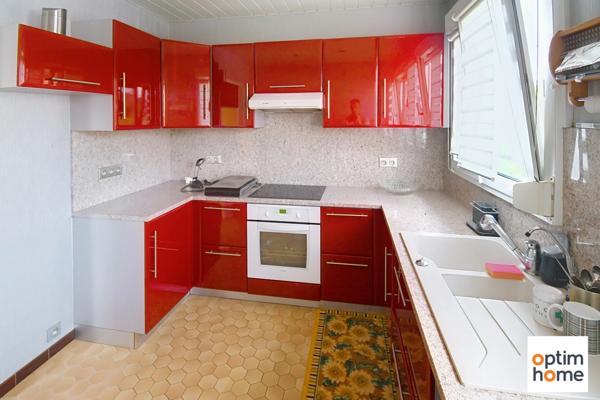 MAISON DE PLAIN PIED SURELEVE - VUE DEGAGEE - TERRAIN 12 ARES 37