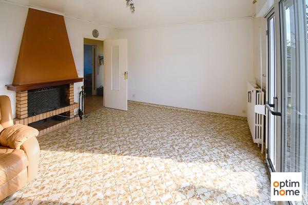 MAISON DE PLAIN PIED SURELEVE - VUE DEGAGEE - TERRAIN 12 ARES 37