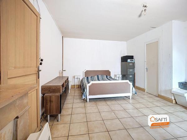 Maison de village avec dépendances et terrain clos de 1250 m²