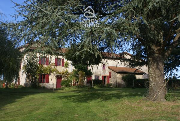 Propriete
                                                                                                                                                                                                                                                                                                                        7 pièce(s)                                                                                                                                                                                                          2 chambre(s)                                                                                                                                                                                                          240  m²