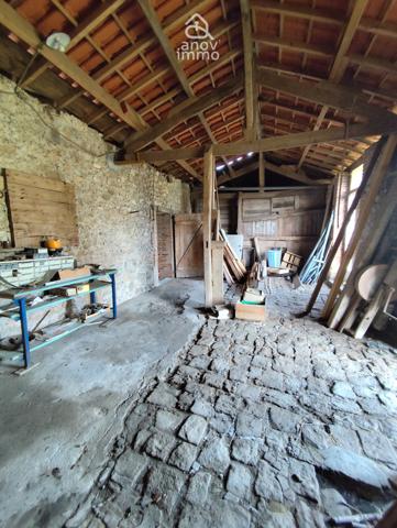 Propriete
                                                                                                                                                                                                                                                                                                                        7 pièce(s)                                                                                                                                                                                                          2 chambre(s)                                                                                                                                                                                                          240  m²