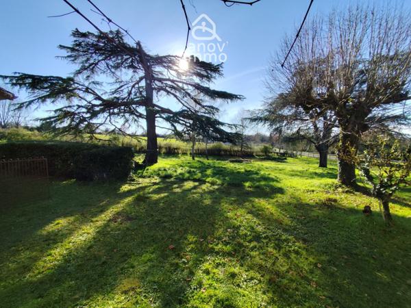 Propriete
                                                                                                                                                                                                                                                                                                                        7 pièce(s)                                                                                                                                                                                                          2 chambre(s)                                                                                                                                                                                                          240  m²