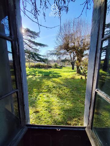 Propriete
                                                                                                                                                                                                                                                                                                                        7 pièce(s)                                                                                                                                                                                                          2 chambre(s)                                                                                                                                                                                                          240  m²