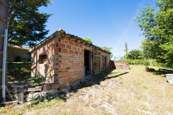 Maison de 80 m² avec dépendances sur un terrain de 3200 m²