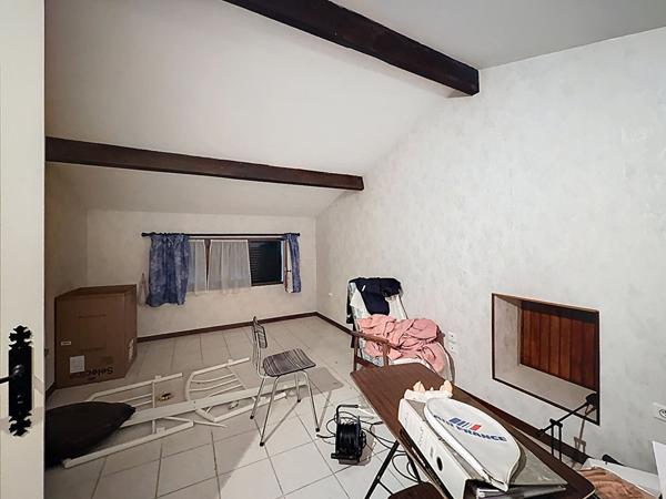 Maison à vendre à Peymeinade - 5 pièces, 4 chambres, grand jardin, 112 m² habitable, 163 m² au sol, 1325 m² de terrain