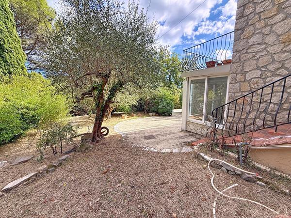 Maison à vendre à Peymeinade - 5 pièces, 4 chambres, grand jardin, 112 m² habitable, 163 m² au sol, 1325 m² de terrain