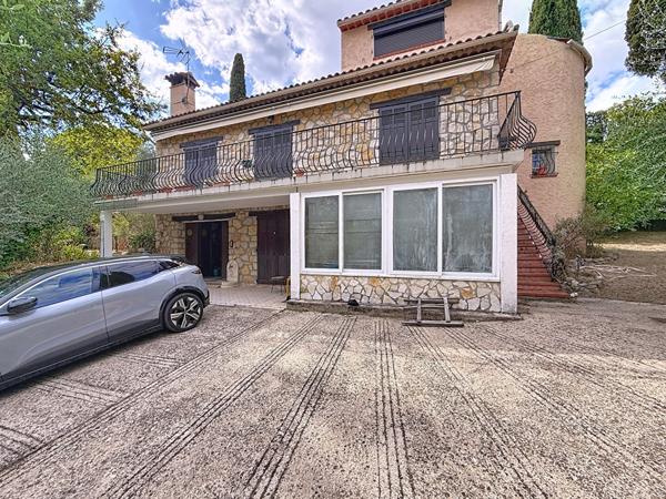 Maison à vendre à Peymeinade - 5 pièces, 4 chambres, grand jardin, 112 m² habitable, 163 m² au sol, 1325 m² de terrain