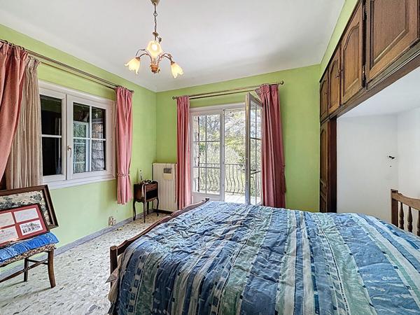 Maison à vendre à Peymeinade - 5 pièces, 4 chambres, grand jardin, 112 m² habitable, 163 m² au sol, 1325 m² de terrain