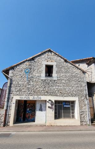 Maison
                                                                                                                                                                                                                                                                                                                        3 pièce(s)                                                                                                                                                                                                          1 chambre(s)                                                                                                                                                                                                          300  m²
