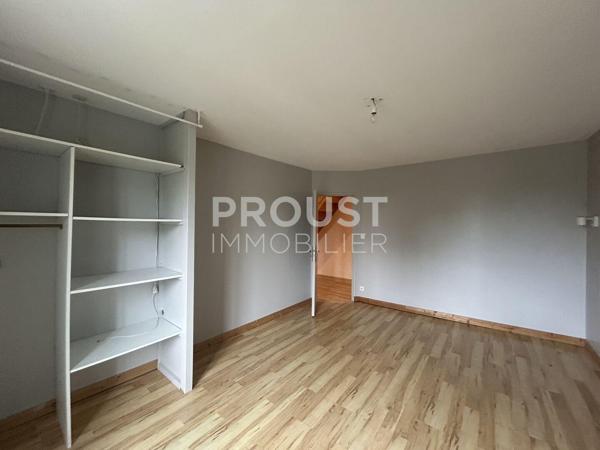 En exclusivité maison en pierre 3 chambres et un bureau (quartier sainte-pezenne)