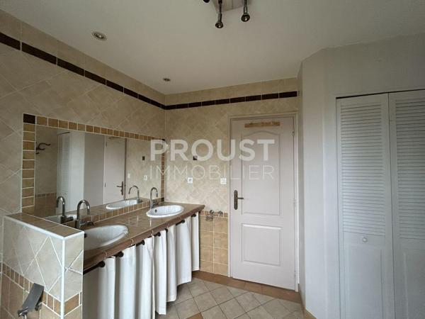 En exclusivité maison en pierre 3 chambres et un bureau (quartier sainte-pezenne)