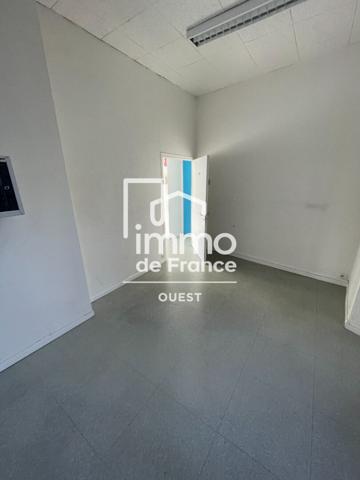 Local commercial Laval 47 m2