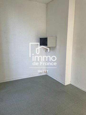 Local commercial Laval 47 m2