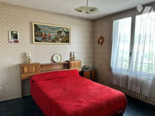 CHATEAU-THIERRY. Proche centre ville, maison de de type 5 de 82 m² avec 4 chambres, garage.