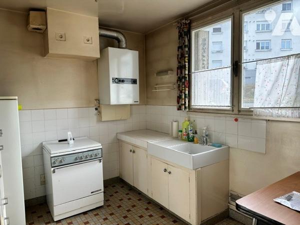 CHATEAU-THIERRY. Proche centre ville, maison de de type 5 de 82 m² avec 4 chambres, garage.