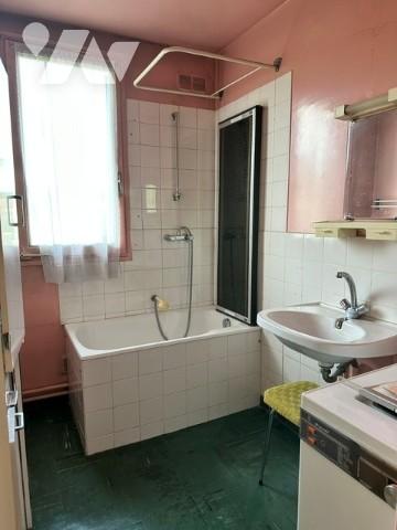 CHATEAU-THIERRY. Proche centre ville, maison de de type 5 de 82 m² avec 4 chambres, garage.