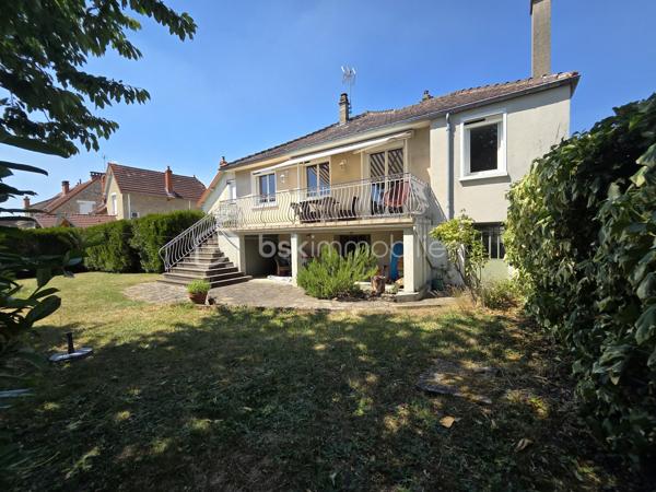 Magnifique Pavillon sur rez-de-jardin de 92m² sur le quartier Victor Hugo à Nevers

Exclusif chez BSK Immobilier !!

Située dans le quartier calme et prisée de Victor Hugo à Nevers, à deux pas d l'hypercentre des écoles, des commerces  et commodités, nous vous présentons ce magnifique pavillon sur rez-de-jardin de 1972 d'une surface habitable de 92 m². Cette maison propose 4 pièces, elle est composée d'un salon séjour de 31 m², d'une cuisine indépendante aménagée et équipée, d'une salle d'eau, d'un WC indépendant et de deux chambres au rez-de-chaussée ainsi qu'une chambre, un cellier, une chaufferie et un garage au sous-sol, le tout sur un beau terrain d'environ 400m², arboré, entretenu et entièrement clos.

Cette maison dispose d'une grande entrée dont les escaliers desservent le rez-de-chaussée et le sous-sol. Le rez-de-chaussée propose un palier qui distribue toutes les pièces, il bénéficie d'un placard penderie pour le côté pratique. Le rez-de-chaussée se complète d'une cuisine indépendante aménagée et équipée de 10 m², d'un WC indépendant, d'un grand salon séjour de 31 m² dont la porte fenêtre donne sur une grande terrasse de 16 m² type balcon qui domine le jardin. Le palier dessert également une salle d'eau ainsi que deux chambres de 10 m².

Au sous-sol, un dégagement de couloir dessert un garage de 23 m² avec une porte de garage en bois coulissante, garage qui propose une partie buanderie. Le sous-sol se complète d'une chambre de 16 m² dont la porte fenêtre donne sur le jardin, ainsi qu'une chaufferie et un cellier cave. 
Attenant, la maison dispose d'un appentis pour le stockage. 
Côté jardin, ce pavillon propose une parcelle d'environ 400 m², arborée, entretenu et entièrement clôturé (portail). Il bénéficie d'une terrasse type balcon qui dispose d'un store banne pour le confort d'été.

Tous les sols de cette maison sont en marbre (entrée et dégagement, salon séjour), en parquet flottant (cuisine), en parquet chêne authentique (chambres en RDC)  en carrelage (salle d'eau et WC), en linoléum (chambre du bas) et béton (sous-sol).
Elle propose une isolation double vitrage en pvc ainsi que de volets roulants solaires motorisés et centralisés.
Elle dispose d'un chauffage de type gaz de ville avec une chaudière récente et connectée, d'un poêle à bois et d'un ballon production d'eau chaude 200L. 
Elle bénéficie d'une toitures en tuiles plates de type tuiles béton et une bonne isolation de type soufflé dans les combles.
Côté pratique, elle bénéficie de la fibre internet
Côté assainissement, elle est raccordée au tout à l'égout.

Les plus de cette maison : Sa localisation dans le quartier calme et prisée de Victor Hugo, son agencement et la qualité de sa rénovation, son salon séjour et sa terrasse, sa cuisine équipée et sa salle d'eau rénovée ainsi que son beau terrain. Sa chaudière connectée et des volets solaires motorisés et centralisés

Des photos supplémentaires sont disponibles sur BSK IMMOBILIER > Nos conseillers > Olivier FRESLON
Pour tout renseignement complémentaire ou pour une visite, contactez moi au 07.62.78.13.13.

Idéale pour un premier achat, cette maison est un véritable coup de cœur et  une opportunité à saisir!!