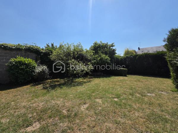 Magnifique Pavillon sur rez-de-jardin de 92m² sur le quartier Victor Hugo à Nevers

Exclusif chez BSK Immobilier !!

Située dans le quartier calme et prisée de Victor Hugo à Nevers, à deux pas d l'hypercentre des écoles, des commerces  et commodités, nous vous présentons ce magnifique pavillon sur rez-de-jardin de 1972 d'une surface habitable de 92 m². Cette maison propose 4 pièces, elle est composée d'un salon séjour de 31 m², d'une cuisine indépendante aménagée et équipée, d'une salle d'eau, d'un WC indépendant et de deux chambres au rez-de-chaussée ainsi qu'une chambre, un cellier, une chaufferie et un garage au sous-sol, le tout sur un beau terrain d'environ 400m², arboré, entretenu et entièrement clos.

Cette maison dispose d'une grande entrée dont les escaliers desservent le rez-de-chaussée et le sous-sol. Le rez-de-chaussée propose un palier qui distribue toutes les pièces, il bénéficie d'un placard penderie pour le côté pratique. Le rez-de-chaussée se complète d'une cuisine indépendante aménagée et équipée de 10 m², d'un WC indépendant, d'un grand salon séjour de 31 m² dont la porte fenêtre donne sur une grande terrasse de 16 m² type balcon qui domine le jardin. Le palier dessert également une salle d'eau ainsi que deux chambres de 10 m².

Au sous-sol, un dégagement de couloir dessert un garage de 23 m² avec une porte de garage en bois coulissante, garage qui propose une partie buanderie. Le sous-sol se complète d'une chambre de 16 m² dont la porte fenêtre donne sur le jardin, ainsi qu'une chaufferie et un cellier cave. 
Attenant, la maison dispose d'un appentis pour le stockage. 
Côté jardin, ce pavillon propose une parcelle d'environ 400 m², arborée, entretenu et entièrement clôturé (portail). Il bénéficie d'une terrasse type balcon qui dispose d'un store banne pour le confort d'été.

Tous les sols de cette maison sont en marbre (entrée et dégagement, salon séjour), en parquet flottant (cuisine), en parquet chêne authentique (chambres en RDC)  en carrelage (salle d'eau et WC), en linoléum (chambre du bas) et béton (sous-sol).
Elle propose une isolation double vitrage en pvc ainsi que de volets roulants solaires motorisés et centralisés.
Elle dispose d'un chauffage de type gaz de ville avec une chaudière récente et connectée, d'un poêle à bois et d'un ballon production d'eau chaude 200L. 
Elle bénéficie d'une toitures en tuiles plates de type tuiles béton et une bonne isolation de type soufflé dans les combles.
Côté pratique, elle bénéficie de la fibre internet
Côté assainissement, elle est raccordée au tout à l'égout.

Les plus de cette maison : Sa localisation dans le quartier calme et prisée de Victor Hugo, son agencement et la qualité de sa rénovation, son salon séjour et sa terrasse, sa cuisine équipée et sa salle d'eau rénovée ainsi que son beau terrain. Sa chaudière connectée et des volets solaires motorisés et centralisés

Des photos supplémentaires sont disponibles sur BSK IMMOBILIER > Nos conseillers > Olivier FRESLON
Pour tout renseignement complémentaire ou pour une visite, contactez moi au 07.62.78.13.13.

Idéale pour un premier achat, cette maison est un véritable coup de cœur et  une opportunité à saisir!!